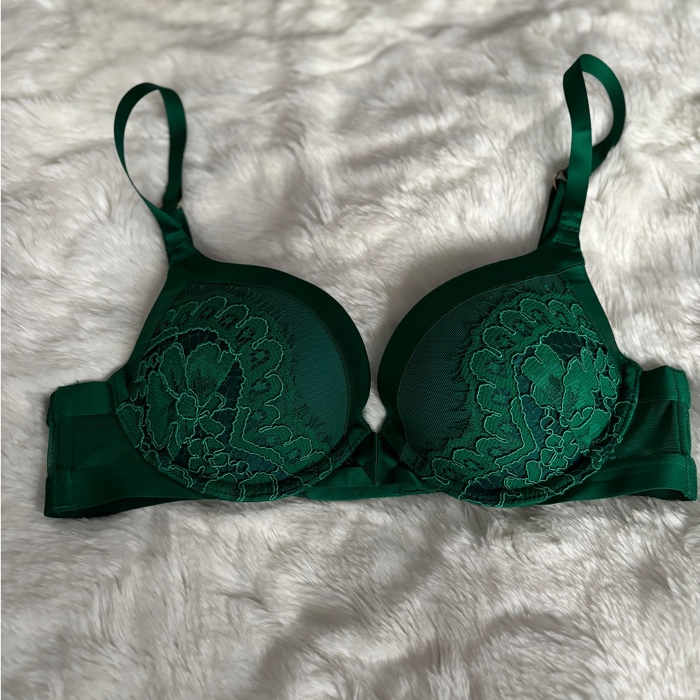 Victoria’s Secret Emerald Green Lace Bra